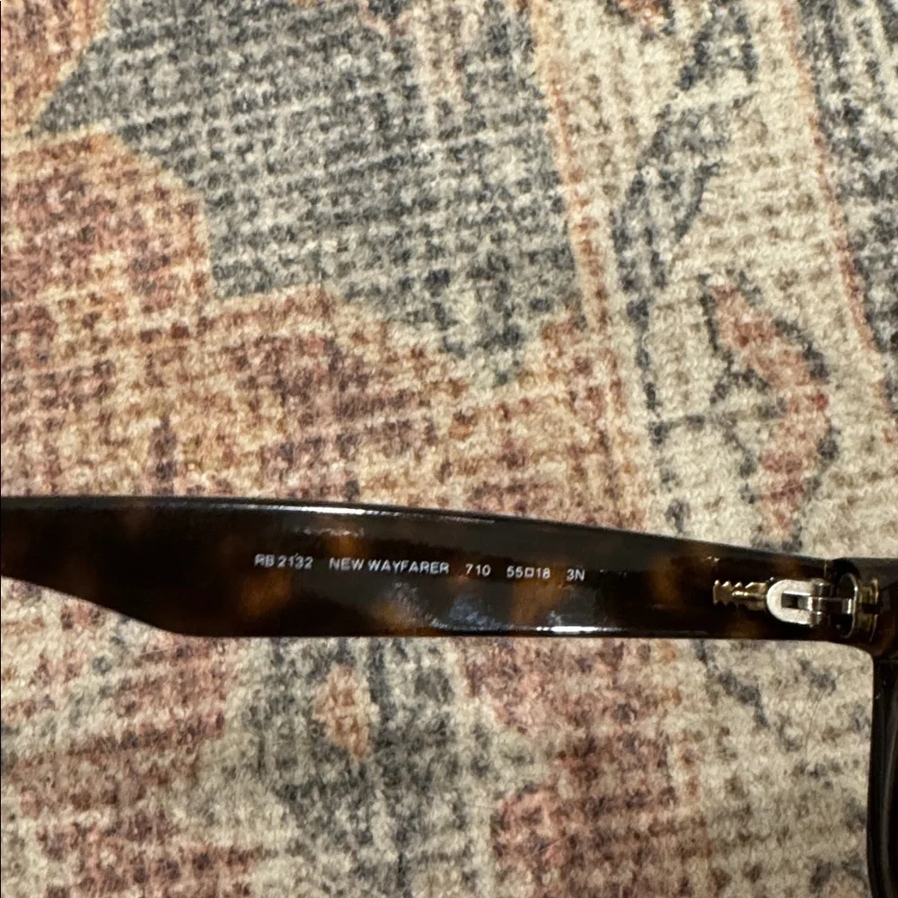 Authentic RayBan RB2132 New Wayfarer Sunglasses, Tortoise Frame, Brown Lenses - Picture 9 of 16
